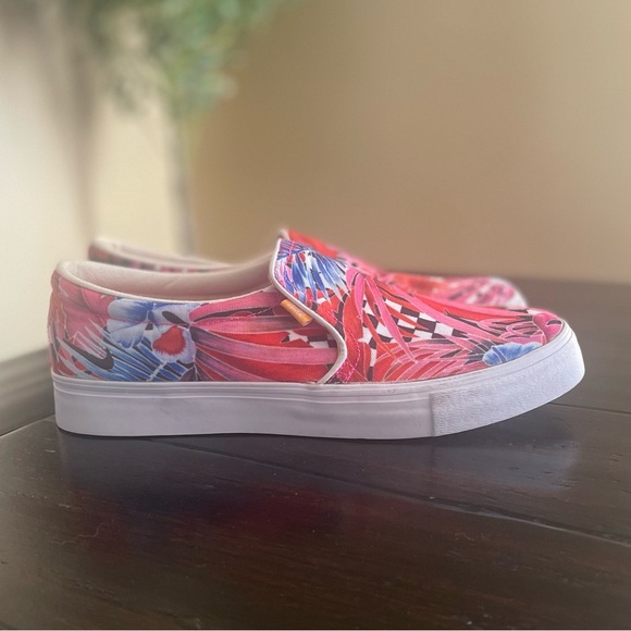 NIKE Women’s Court Royale AC Slip On “Laser Fuchsia” - Picture 7 of 14